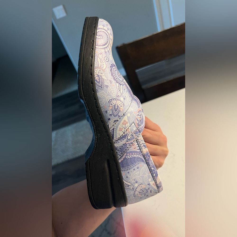 Ohmm Women's Grey Paisley Medical Wear Clogs Size 7.5